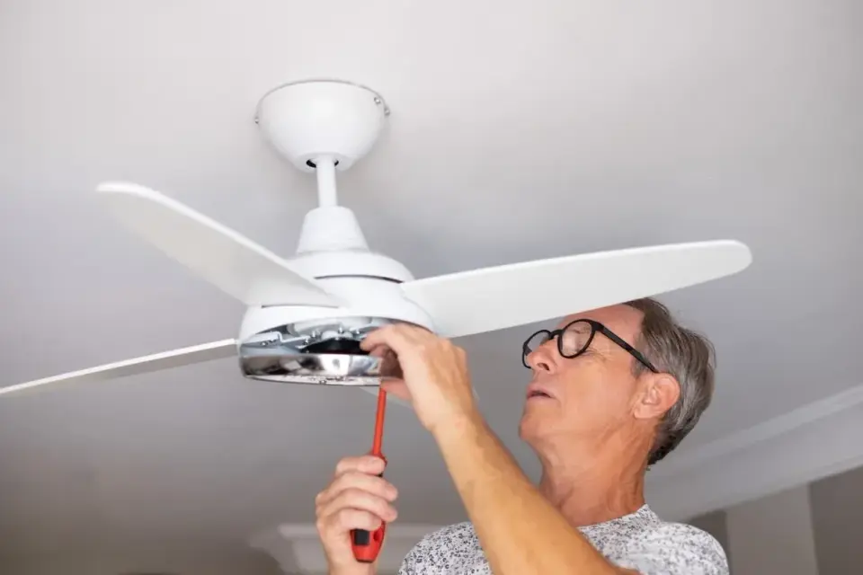 ¿Cómo instalar un ventilador de techo en pladur sin riesgos?